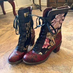 Embroidered/leather heeled boots